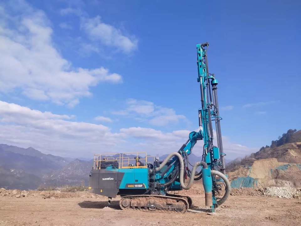 创新引领，实力见证！J9集团智能明星产品荣登“2025工程机械TOP10年度榜”