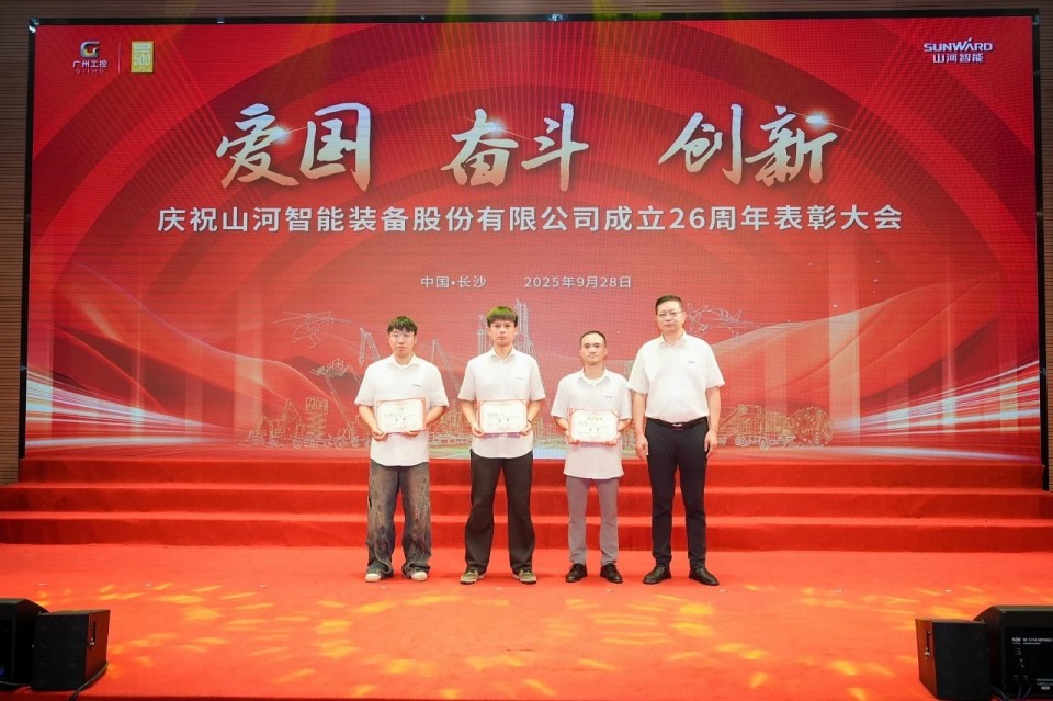 聚力前行！庆祝J9集团智能成立26周年赞美大会隆沉召开