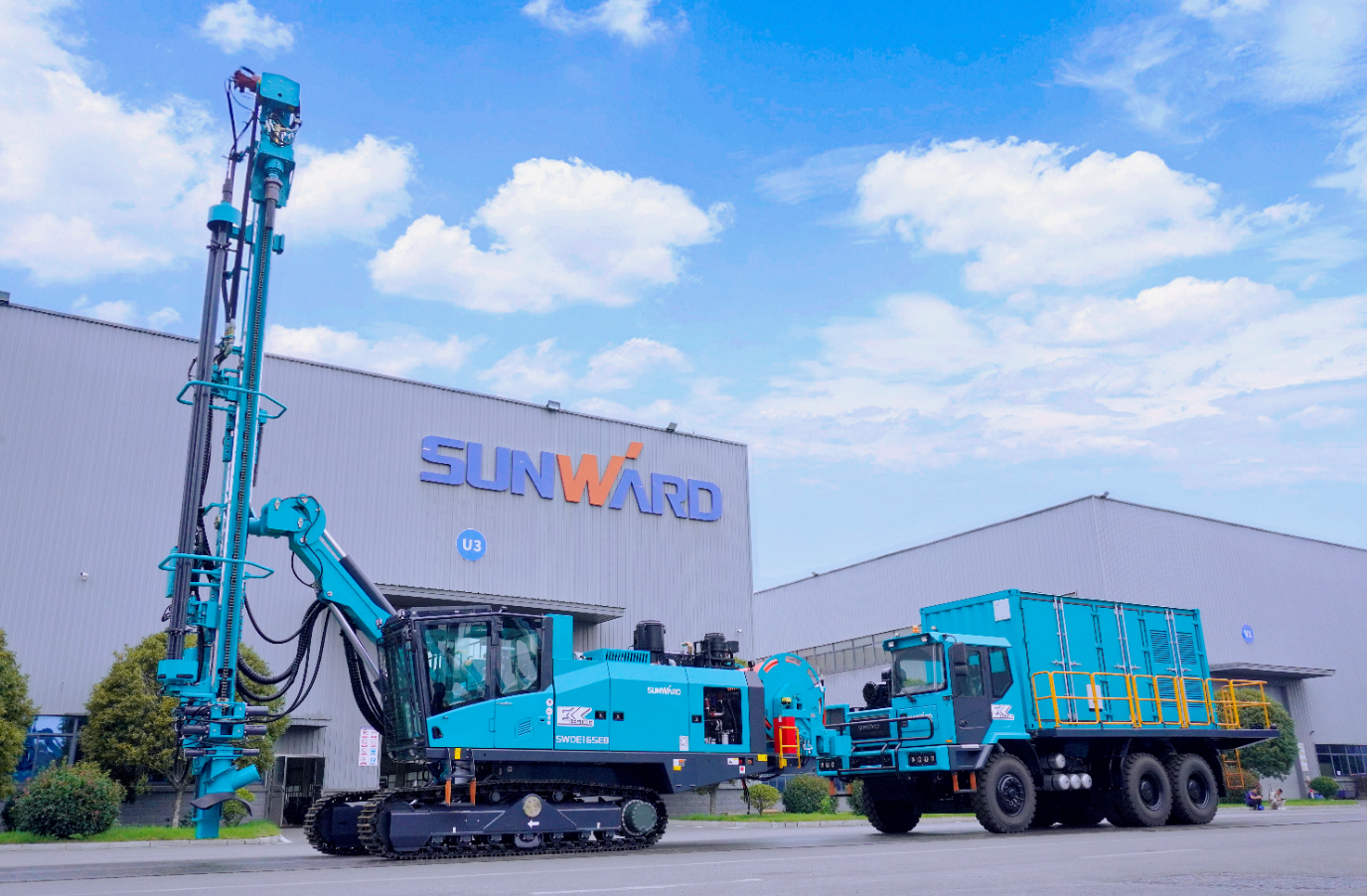 J9集团智能SWDE165EB电动潜孔钻机沉磅下线，开启绿色钻爆新时期