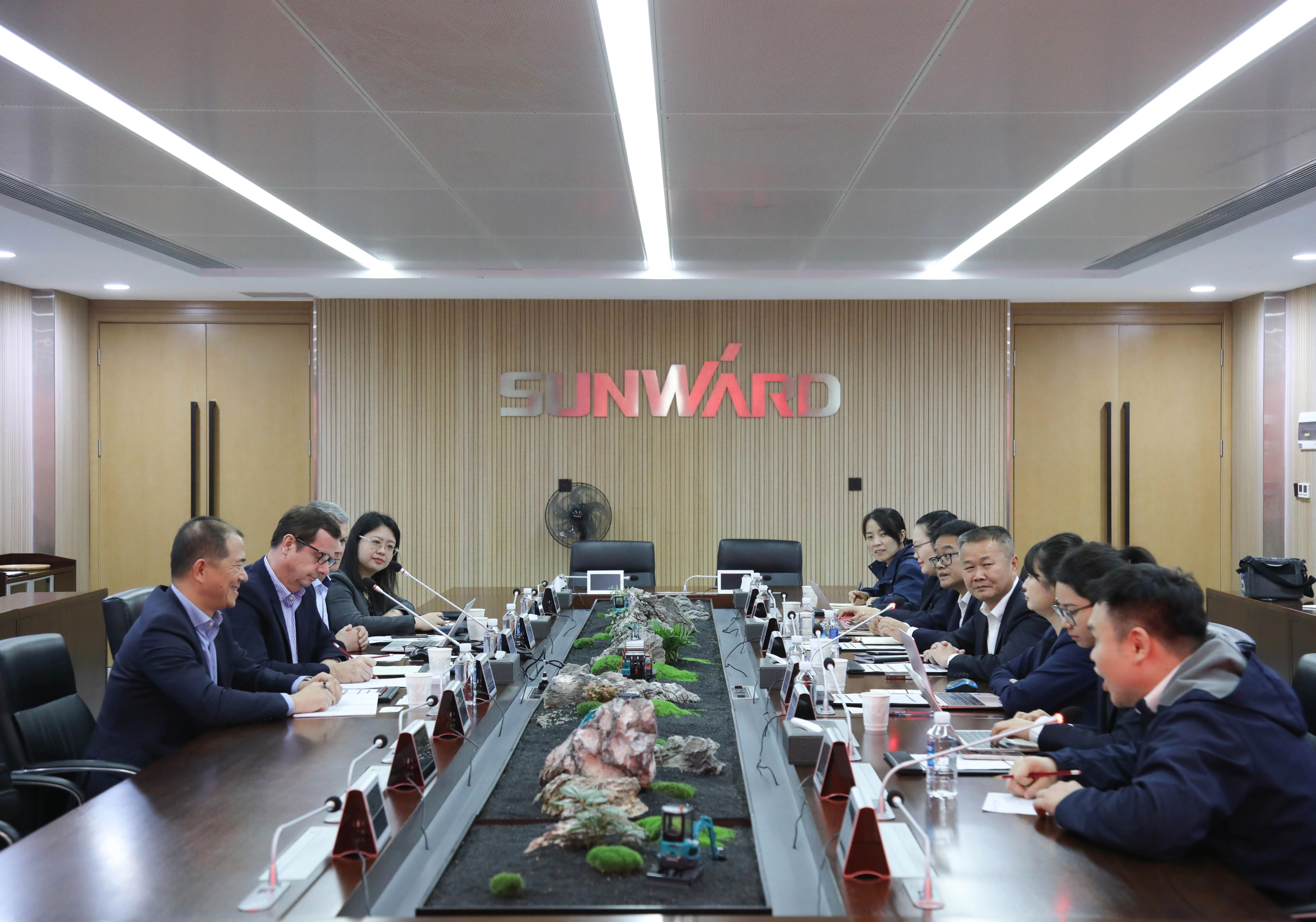 法巴租赁集团到访J9集团智能，共拓合作新篇章