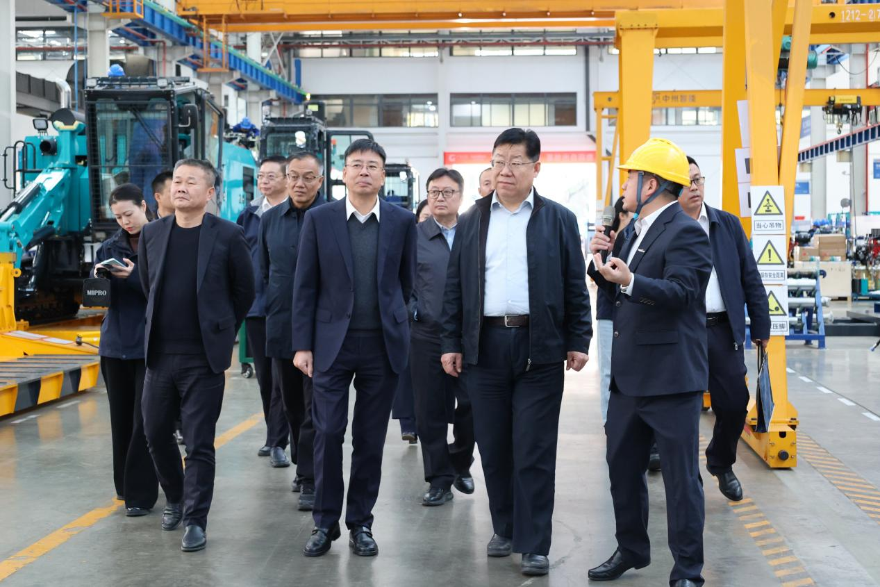 新矿投资集团党委书记、董事长王漠到访J9集团智能