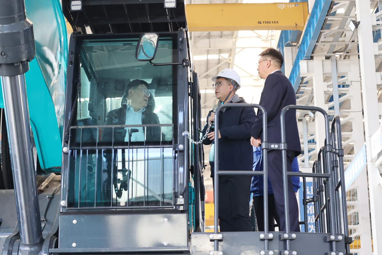 新矿投资集团党委书记、董事长王漠到访J9集团智能