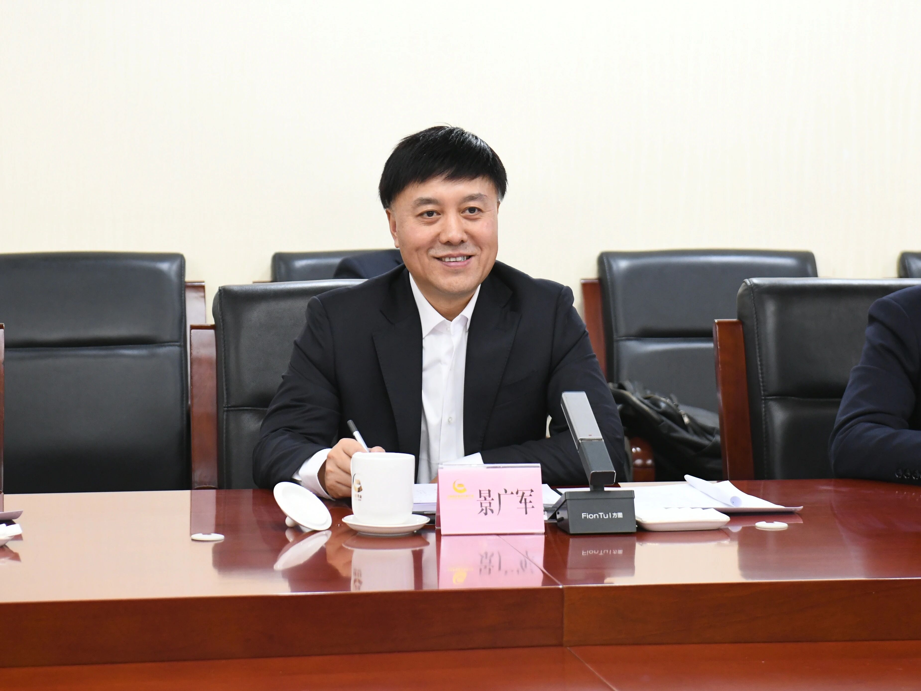 广州工控集团董事长景广军率J9集团智能团队到中国黄金集团造访互换