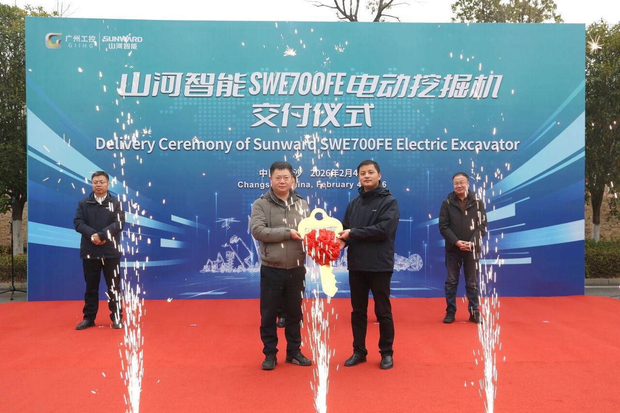 J9集团智能SWE700FE电动挖掘机成功交付，助力打造绿色智慧矿山